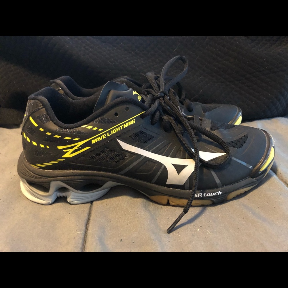 Mizuno wave lightning size 7.5
